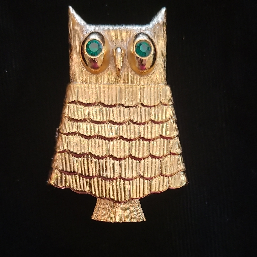 Vintage 1969 Avon Owl Brooch